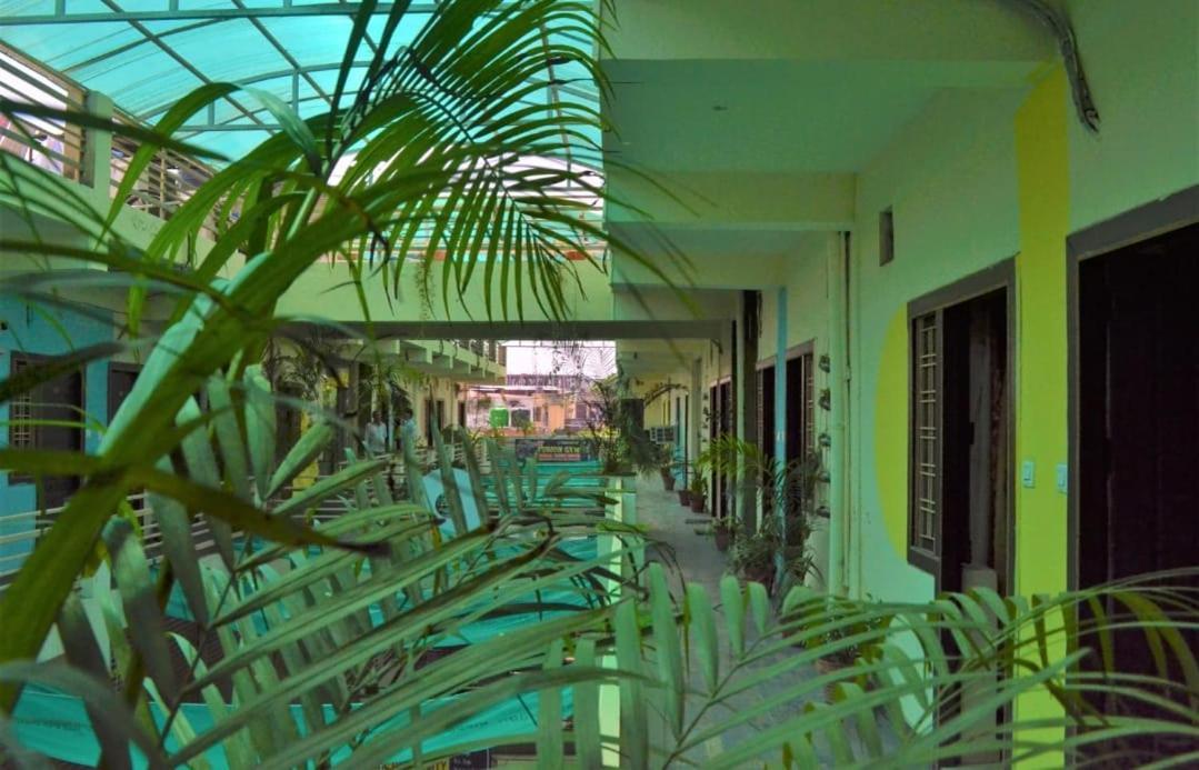 Hotel Atrium Inn Rishikesh Bagian luar foto