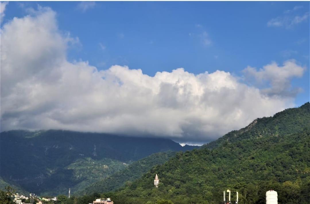 Hotel Atrium Inn Rishikesh Bagian luar foto